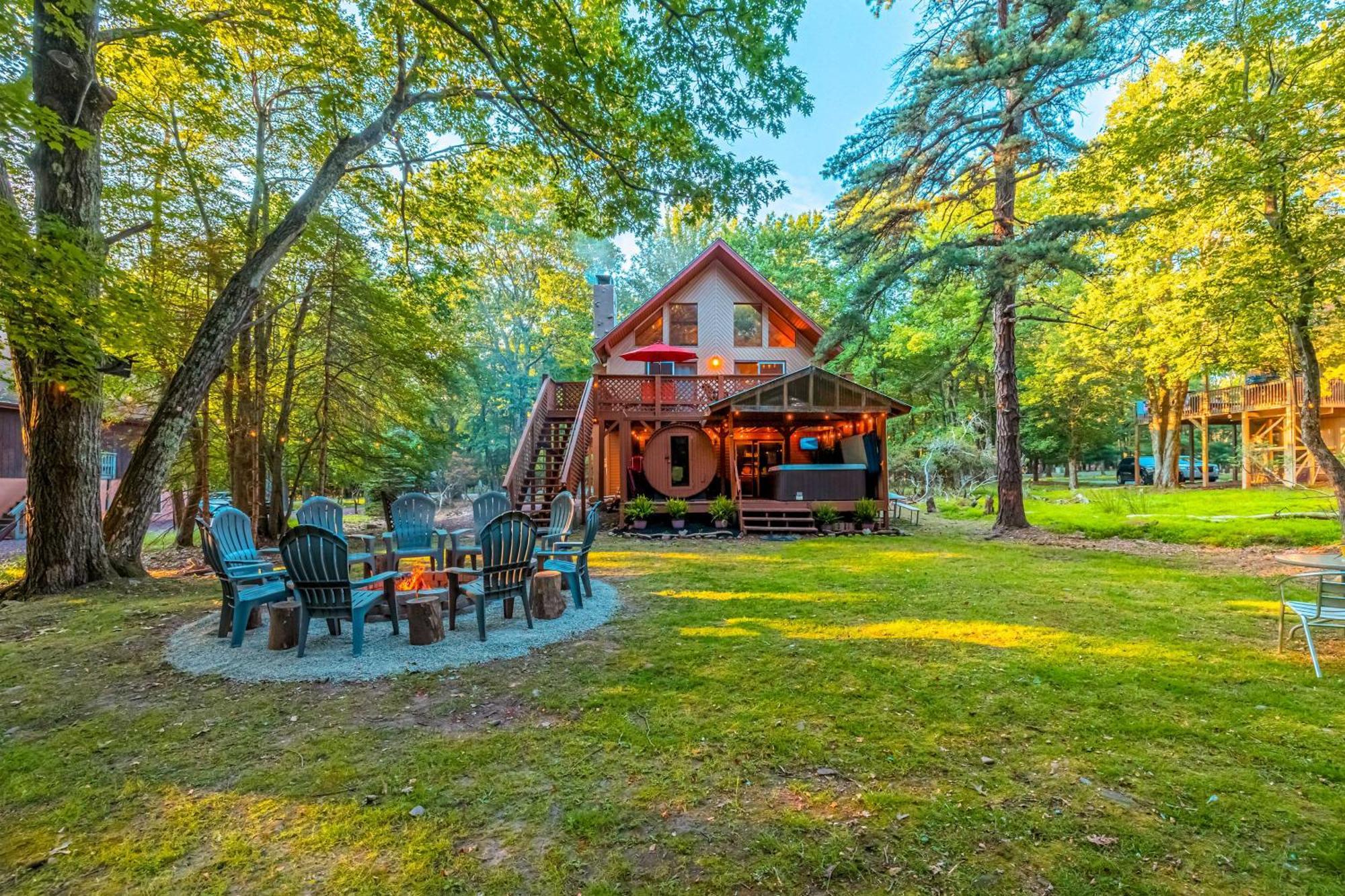 Poconos Ski Retreat With Sauna, Hot Tub, And Game Room เลคฮาร์โมนี ภายนอก รูปภาพ
