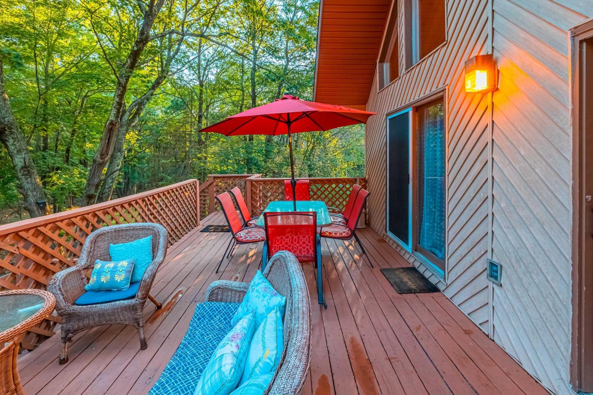 Poconos Ski Retreat With Sauna, Hot Tub, And Game Room เลคฮาร์โมนี ภายนอก รูปภาพ