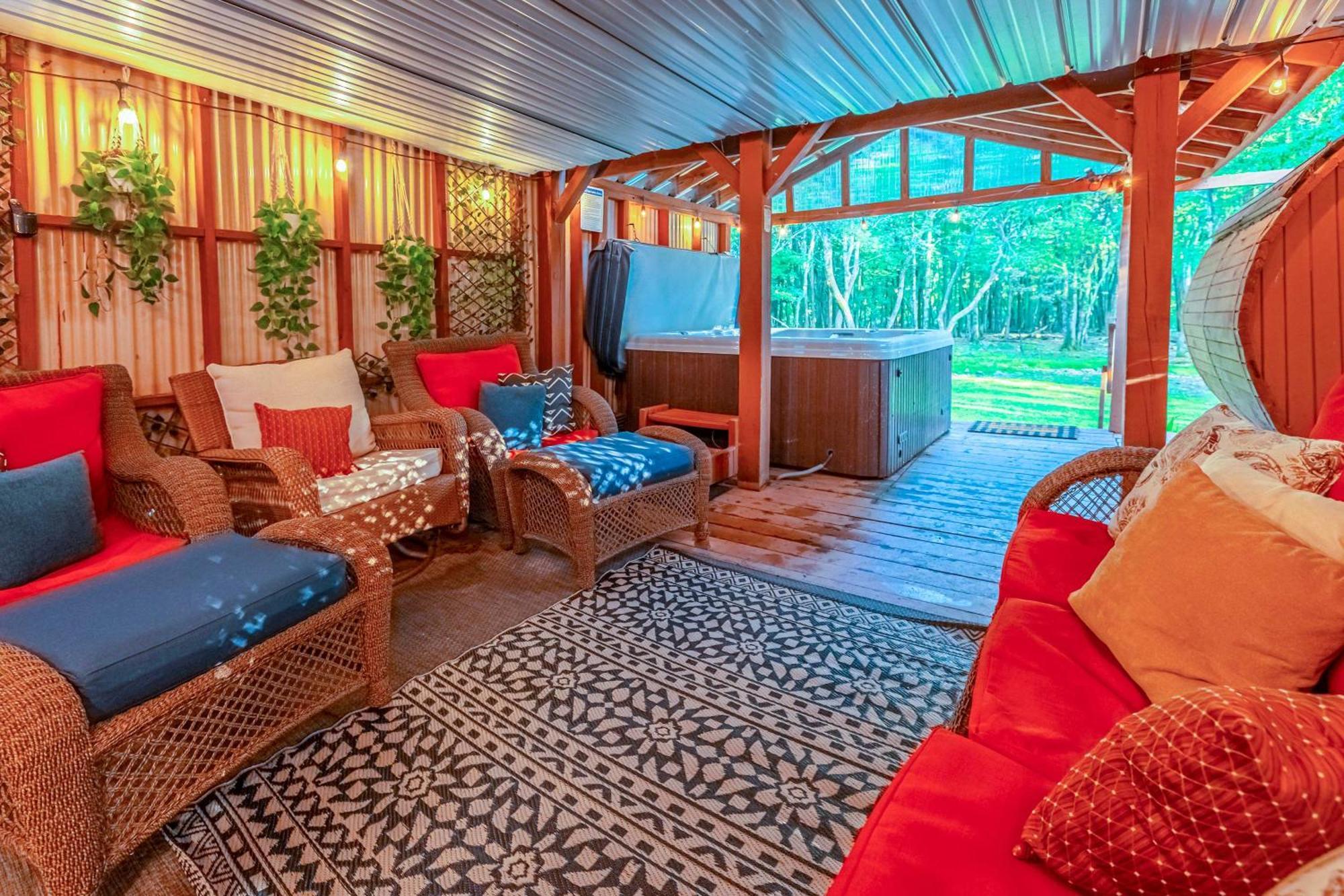 Poconos Ski Retreat With Sauna, Hot Tub, And Game Room เลคฮาร์โมนี ภายนอก รูปภาพ