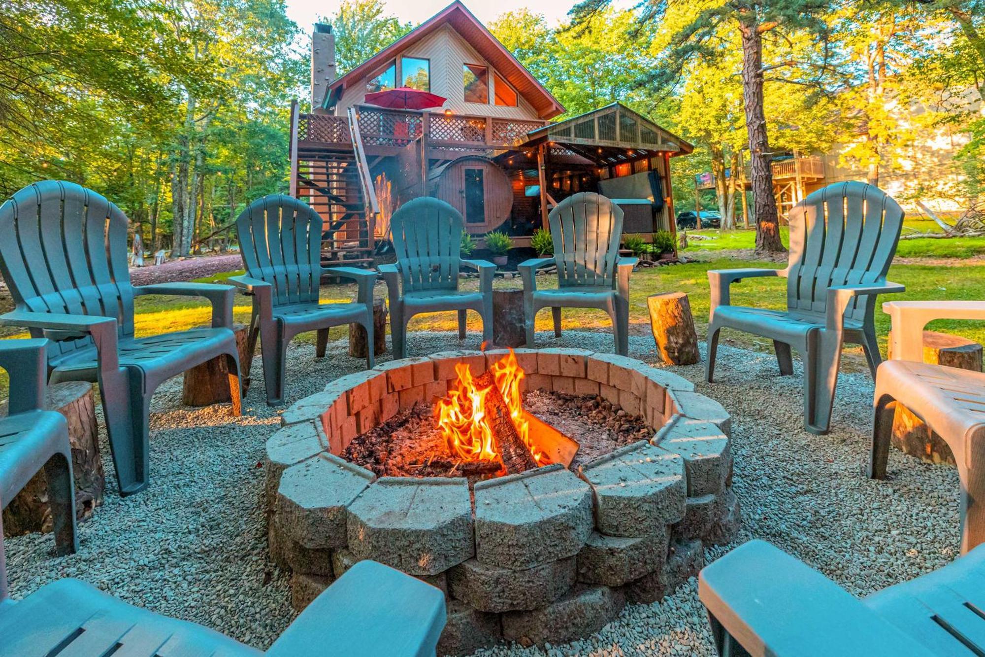 Poconos Ski Retreat With Sauna, Hot Tub, And Game Room เลคฮาร์โมนี ภายนอก รูปภาพ