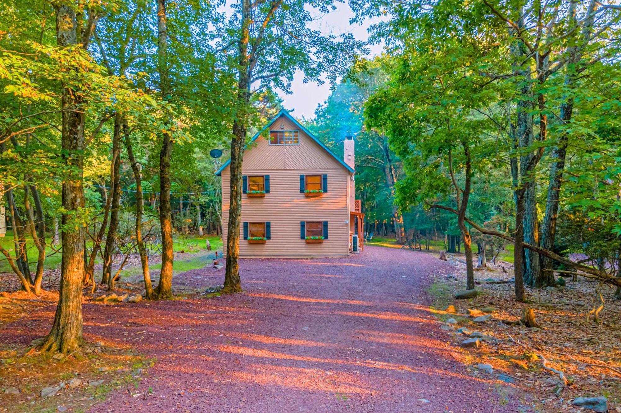 Poconos Ski Retreat With Sauna, Hot Tub, And Game Room เลคฮาร์โมนี ภายนอก รูปภาพ