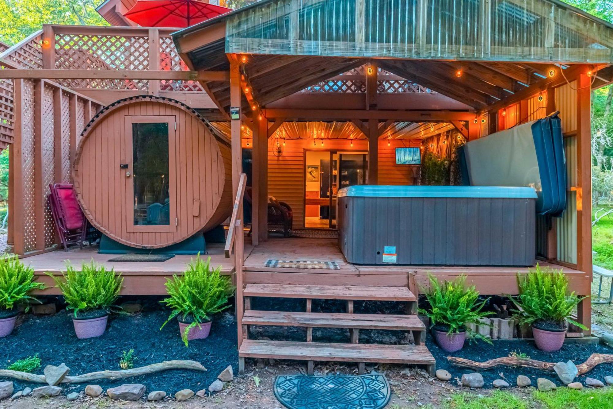 Poconos Ski Retreat With Sauna, Hot Tub, And Game Room เลคฮาร์โมนี ภายนอก รูปภาพ