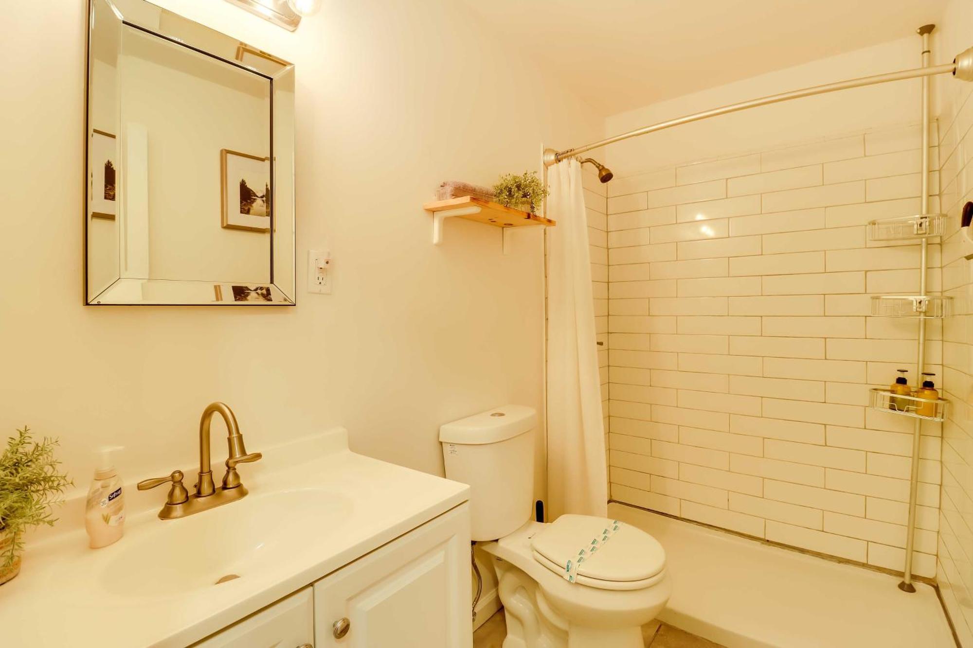 Poconos Ski Retreat With Sauna, Hot Tub, And Game Room เลคฮาร์โมนี ภายนอก รูปภาพ