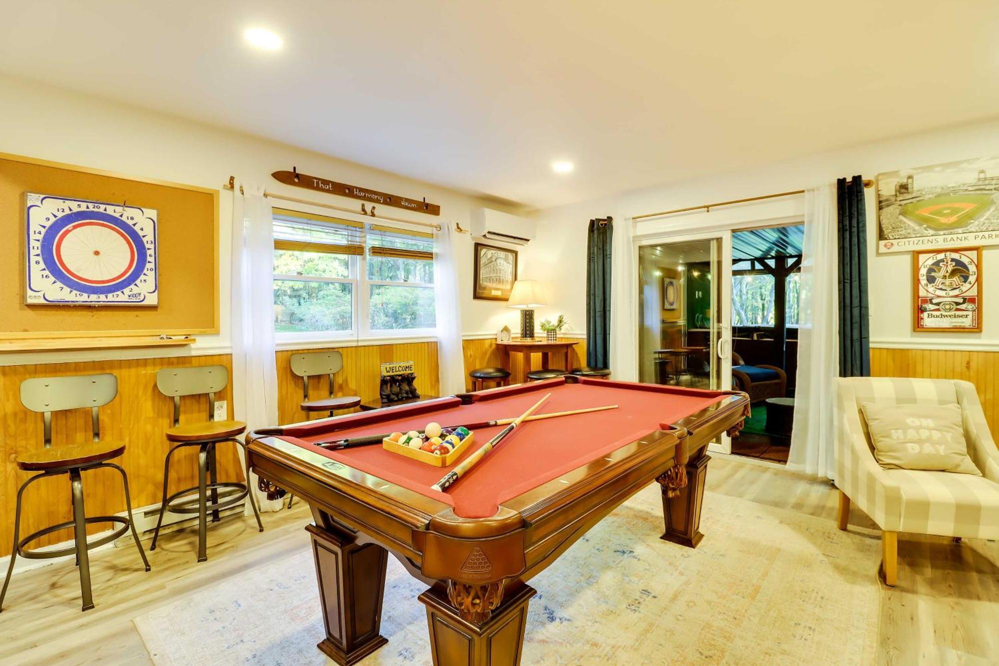 Poconos Ski Retreat With Sauna, Hot Tub, And Game Room เลคฮาร์โมนี ภายนอก รูปภาพ