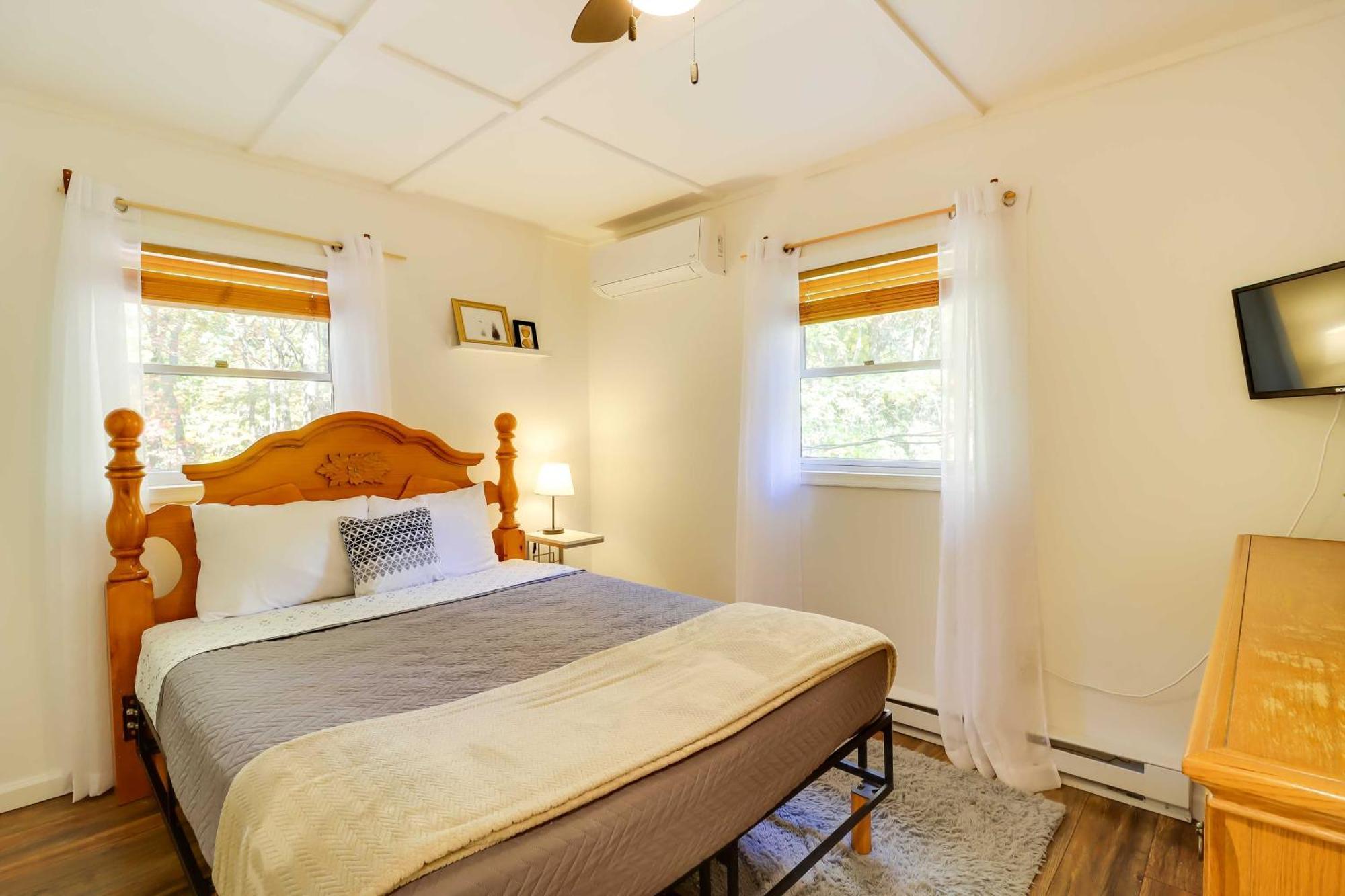 Poconos Ski Retreat With Sauna, Hot Tub, And Game Room เลคฮาร์โมนี ภายนอก รูปภาพ