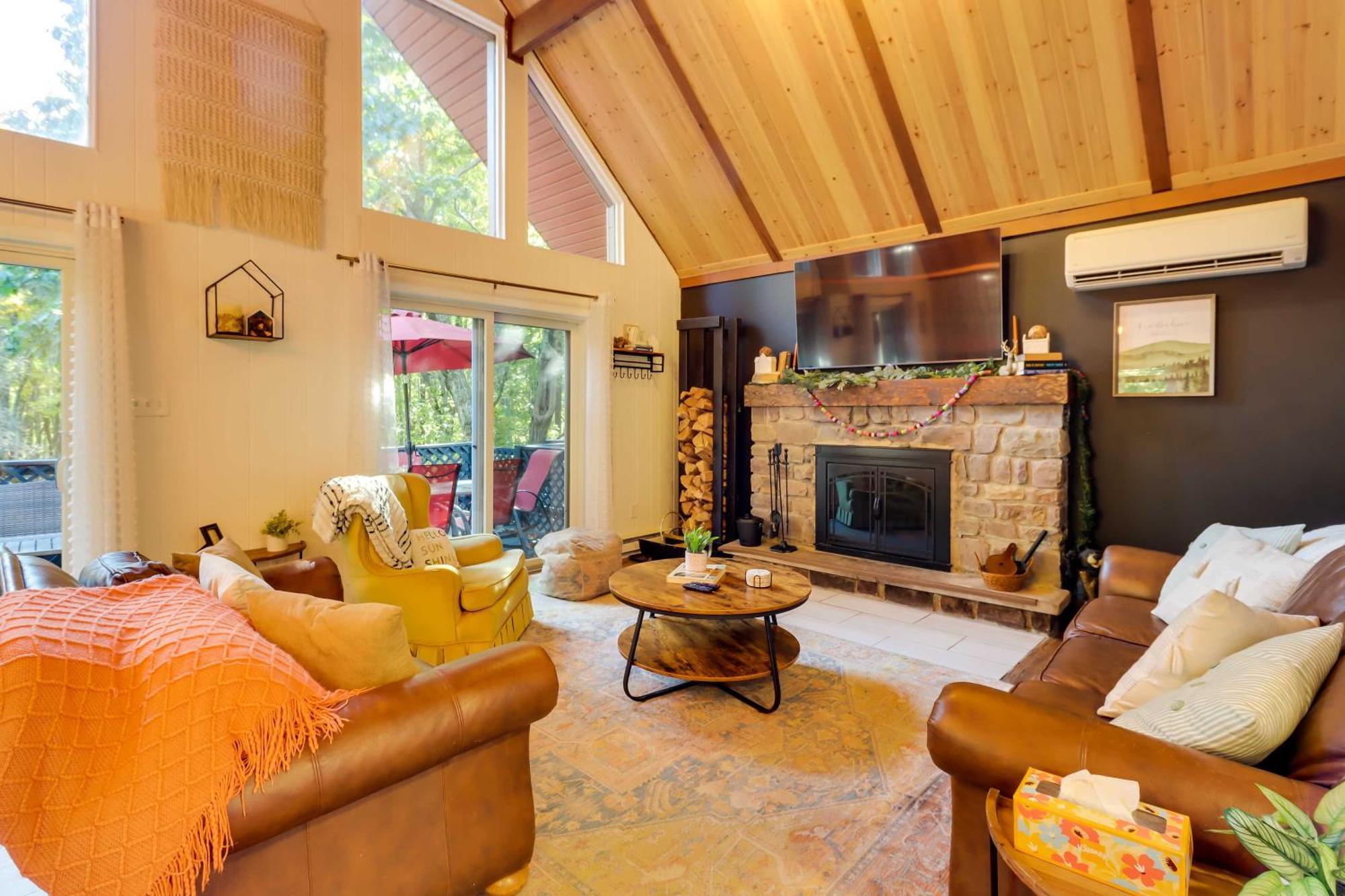 Poconos Ski Retreat With Sauna, Hot Tub, And Game Room เลคฮาร์โมนี ภายนอก รูปภาพ